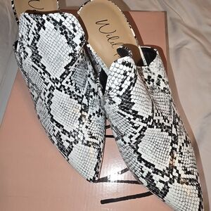 DIVA Lounge White & Black Snake-Print Pointed Slip-On Mule